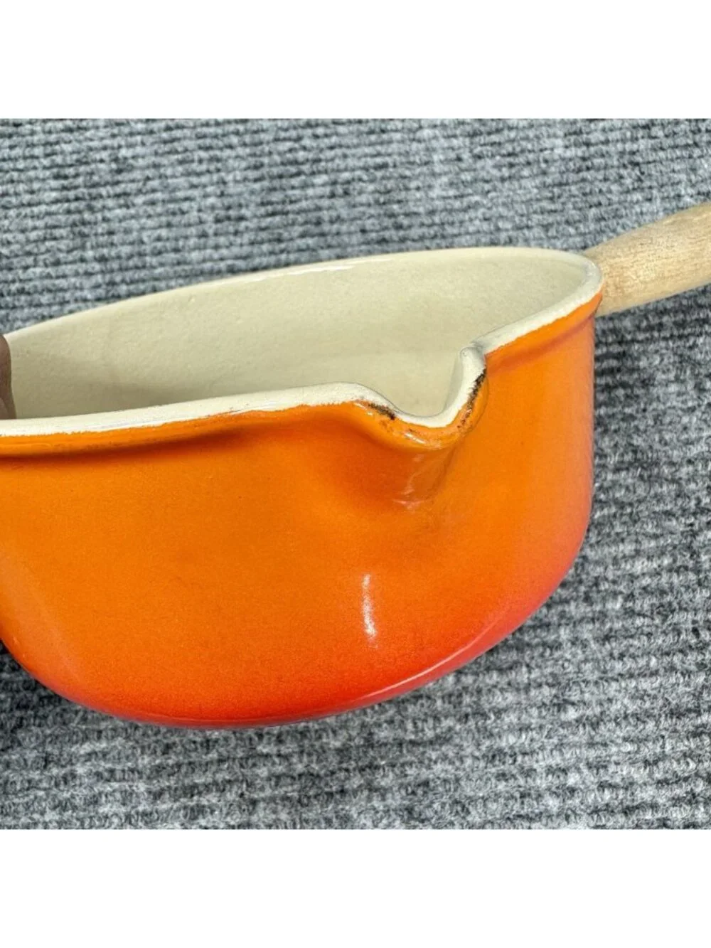 Le Creuset Saucepan Pour Spout Flame Orange # 18 Cast Iron with Lid Wood Handle